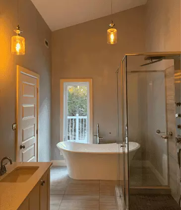 Salle de bain moderne avec peinture intérieure résistante à l’humidité et finitions soignées à Sherbrooke par CK Peintre